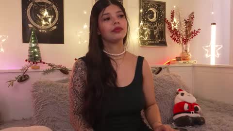 Sophiee  online show from 12-16-25, 08:47