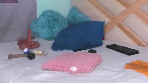 Snapshot of sophiee_sweets chatting on 03-25-26, 10:16 Shophiee online show from 03-25-26, 10:16