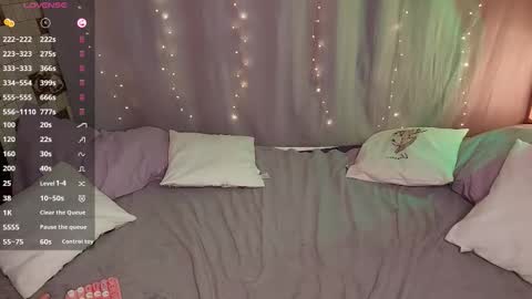 Snapshot of sophieee_lee chatting on 12-21-25, 10:50 Sophie online show from 12-21-25, 10:50