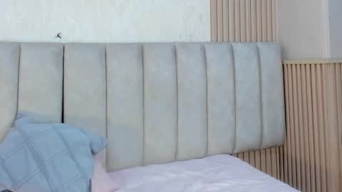 Sofa  online show from 02-27-26, 04:29