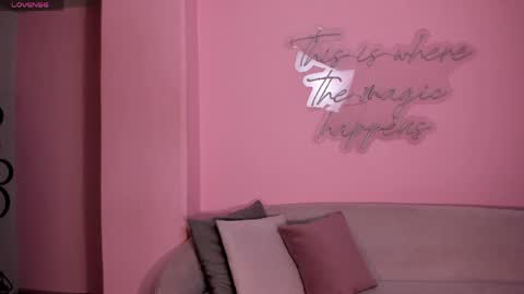 Snapshot of sophiehouston_ chatting on 05-13-26, 02:53 Sophie Houston online show from 05-13-26, 02:53
