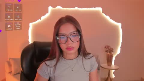 Snapshot of sophiehouston_ chatting on 06-27-26, 03:44 Sophie Houston online show from 06-27-26, 03:44