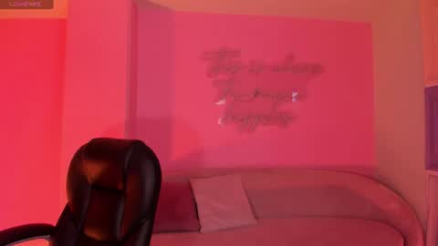 Snapshot of sophiehouston_ chatting on 07-07-26, 02:03 Sophie Houston online show from 07-07-26, 02:03