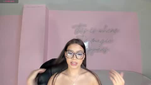 Snapshot of sophiehouston_ chatting on 07-08-26, 02:49 Sophie Houston online show from 07-08-26, 02:49