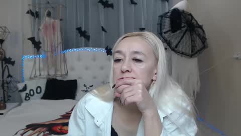 Snapshot of sophiekittyy chatting on 10-23-25, 06:56 sophiekittyy online show from 10-23-25, 06:56