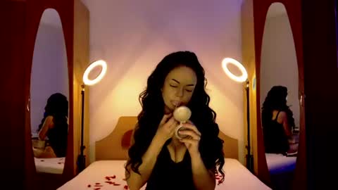 Snapshot of sophierosenfeld chatting on 07-28-26, 04:39 Sophie Rosenfeld online show from 07-28-26, 04:39
