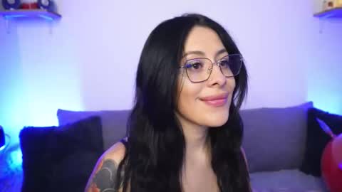 Snapshot of sophiiecums chatting on 01-17-26, 05:01 Sophiie online show from 01-17-26, 05:01