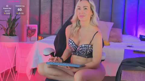 Sophi online show from 07-20-26, 10:39