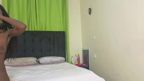 sophisticated_seline online show from 04-19-26, 07:27