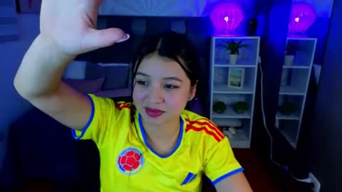 Snapshot of sophyadams_ chatting on 06-19-26, 06:29 Sophy online show from 06-19-26, 06:29