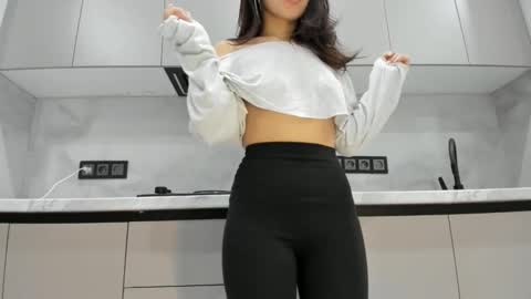 Snapshot of soul_mi chatting on 11-06-25, 08:32 Mia online show from 11-06-25, 08:32