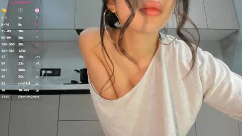 Mia online show from 02-19-26, 07:32