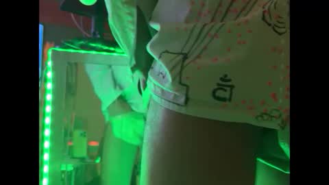 Snapshot of soulntribe chatting on 01-04-25, 01:10 Litchie69 online show from 01-04-25, 01:10