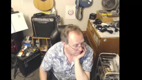 Snapshot of soundr chatting on 06-03-26, 06:57 soundr online show from 06-03-26, 06:57