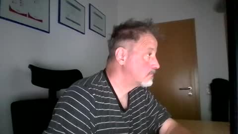 Snapshot of soundshark1974 chatting on 07-27-26, 08:05 Soundshark online show from 07-27-26, 08:05