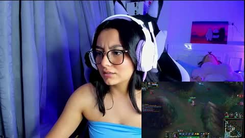 Snapshot of soy___lili chatting on 12-28-24, 11:37 Lili online show from 12-28-24, 11:37