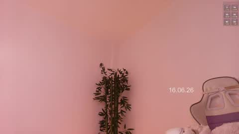 Snapshot of soy_mariana_ chatting on 06-17-26, 02:25 M A R I A N A online show from 06-17-26, 02:25