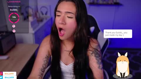 Snapshot of soyabby_ chatting on 11-25-25, 11:27 Luisa online show from 11-25-25, 11:27