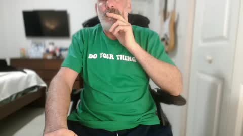 Snapshot of soyelpoti79 chatting on 01-01-25, 01:48 WhiteWolfFL online show from 01-01-25, 01:48