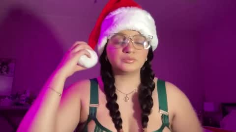 Soyoceanne online show from 12-20-25, 04:19