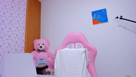 Snapshot of soyqeen chatting on 04-28-26, 04:06 SoyQueen online show from 04-28-26, 04:06