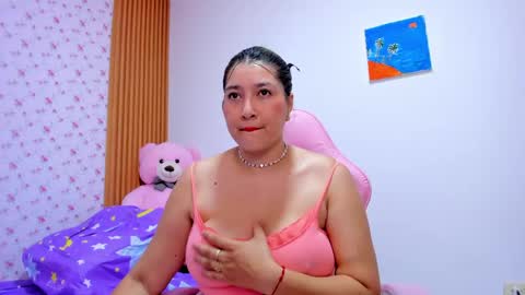 Snapshot of soyqeen chatting on 05-18-26, 04:07 SoyQueen online show from 05-18-26, 04:07