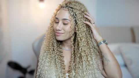 Snapshot of soytulu_ chatting on 02-08-25, 02:15 brisa s online show from 02-08-25, 02:15