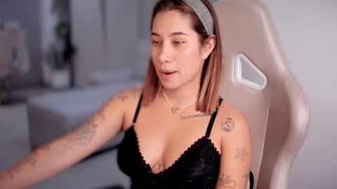 Snapshot of soytulu_ chatting on 02-22-25, 01:00 brisa s online show from 02-22-25, 01:00