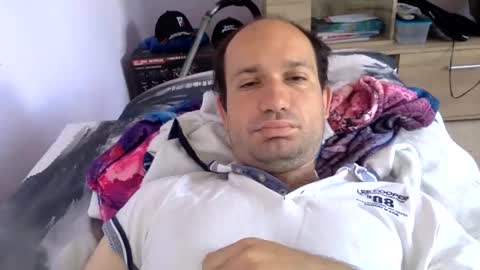Snapshot of sparei7 chatting on 05-10-26, 10:31 Snaiky online show from 05-10-26, 10:31