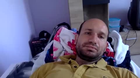 Snapshot of sparei7 chatting on 05-25-26, 09:15 Snaiky online show from 05-25-26, 09:15