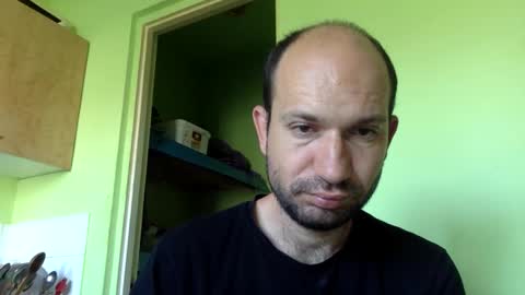 Snapshot of sparei7 chatting on 06-08-26, 08:15 Snaiky online show from 06-08-26, 08:15