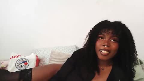 Snapshot of sparklingsoleil chatting on 10-17-25, 07:38 Soleil online show from 10-17-25, 07:38