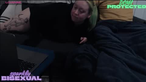 Snapshot of sparklybisexual chatting on 12-14-25, 06:30 sparklybisexual online show from 12-14-25, 06:30