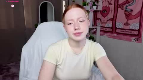 Snapshot of sparky_fox chatting on 07-19-26, 12:25 Nika online show from 07-19-26, 12:25