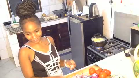 Snapshot of spicy_angels chatting on 06-23-26, 03:43 Quinter Cheeky online show from 06-23-26, 03:43