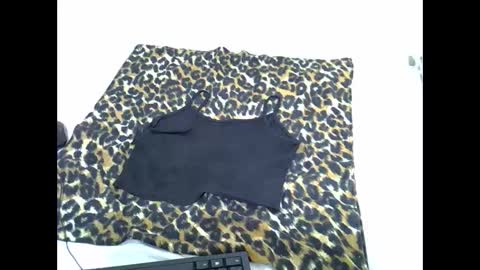 Snapshot of spicy_kittie chatting on 11-01-25, 01:46 Kittle online show from 11-01-25, 01:46