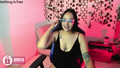 Snapshot of spicydollx_1 chatting on 05-13-26, 04:15 Geraldin online show from 05-13-26, 04:15