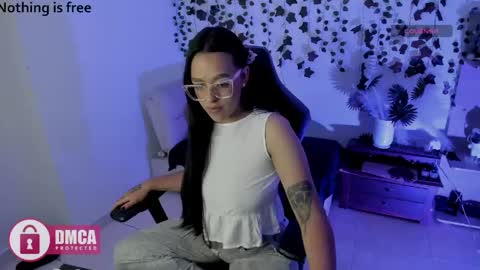 Snapshot of spicydollx_1 chatting on 05-19-26, 03:51 Geraldin online show from 05-19-26, 03:51