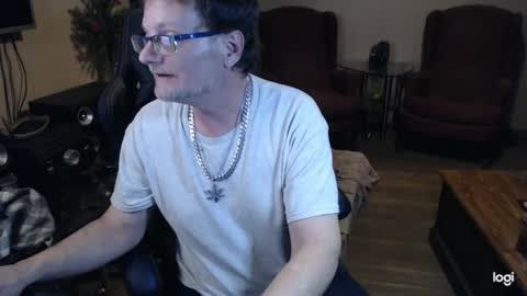 Snapshot of spider19752020 chatting on 12-27-24, 01:43 bri and mags fun room online show from 12-27-24, 01:43