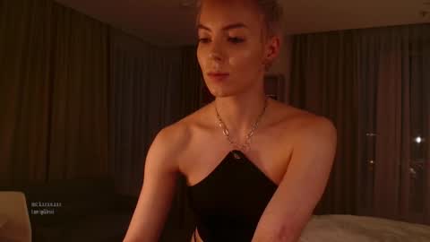 Elizabeth online show from 09-19-25, 03:56