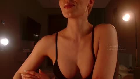 Elizabeth online show from 03-25-26, 04:57