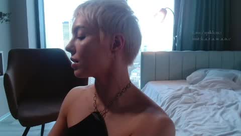 Elizabeth online show from 04-24-26, 03:03