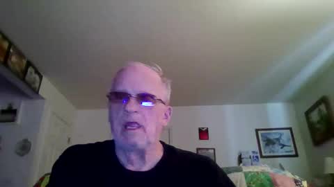 spongebobpineapple70 online show from 05-18-26, 12:11