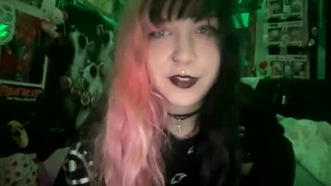 Pixie online show from 10-22-25, 03:56