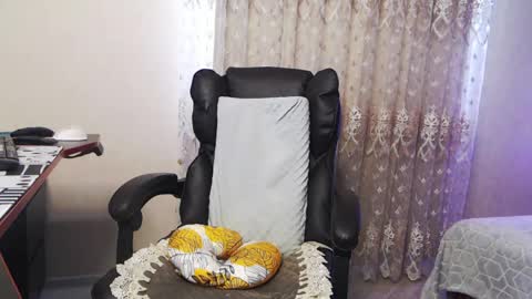 Tips are the best compliment to a woman online show from 04-06-26, 08:26