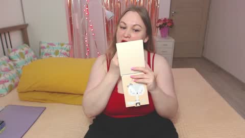 Snapshot of squirting_goddess4u chatting on 05-19-26, 10:27 Lily online show from 05-19-26, 10:27