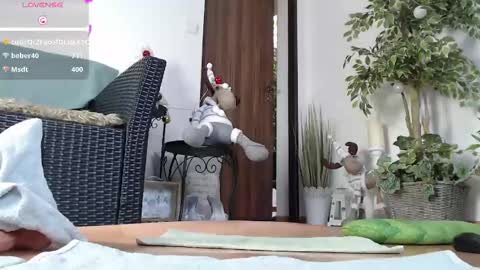 Snapshot of squirtmanica chatting on 12-24-24, 09:06 Monica online show from 12-24-24, 09:06