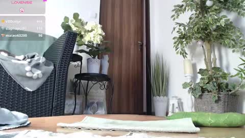 Snapshot of squirtmanica chatting on 01-23-25, 08:15 Monica online show from 01-23-25, 08:15