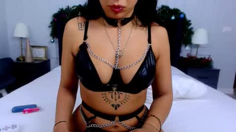 Snapshot of squirtopiax chatting on 11-28-25, 06:54 Sonia online show from 11-28-25, 06:54