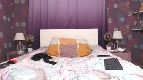 Snapshot of squirtyjess chatting on 02-14-25, 11:31 just Jess online show from 02-14-25, 11:31